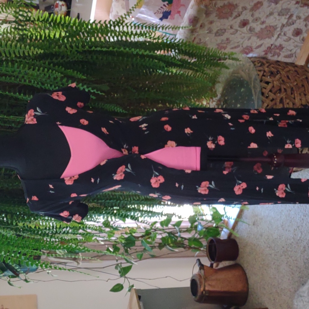 Long divided by h&M flower pattern black button slits on bottom sides beautiful